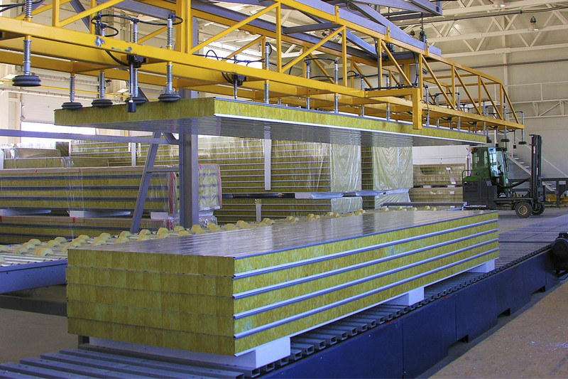 Производство сэндвич-панелей различных типов (стеновые, кровельные, декоративные)